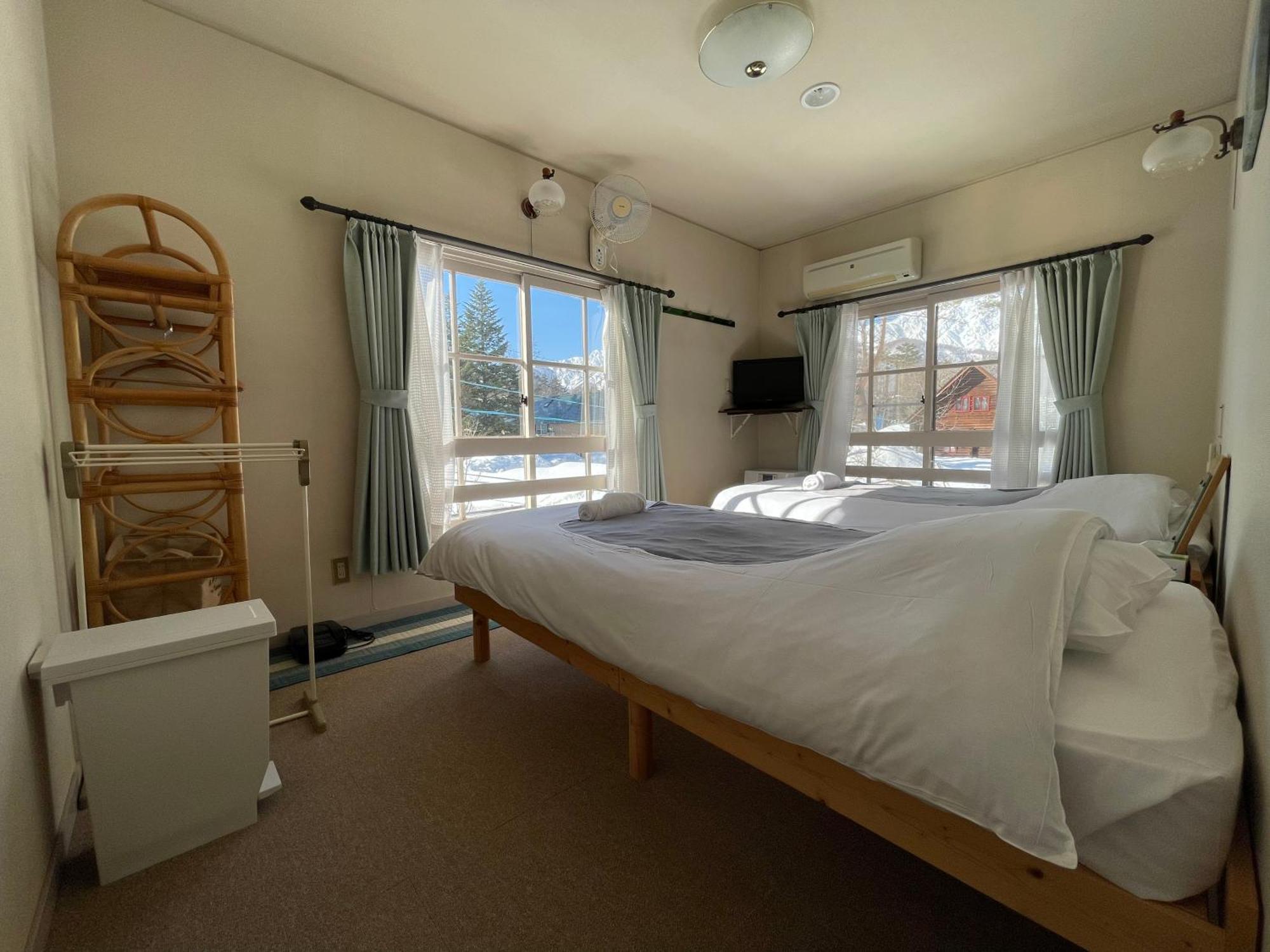 Bed and Breakfast Hakuba Snow Fox Экстерьер фото