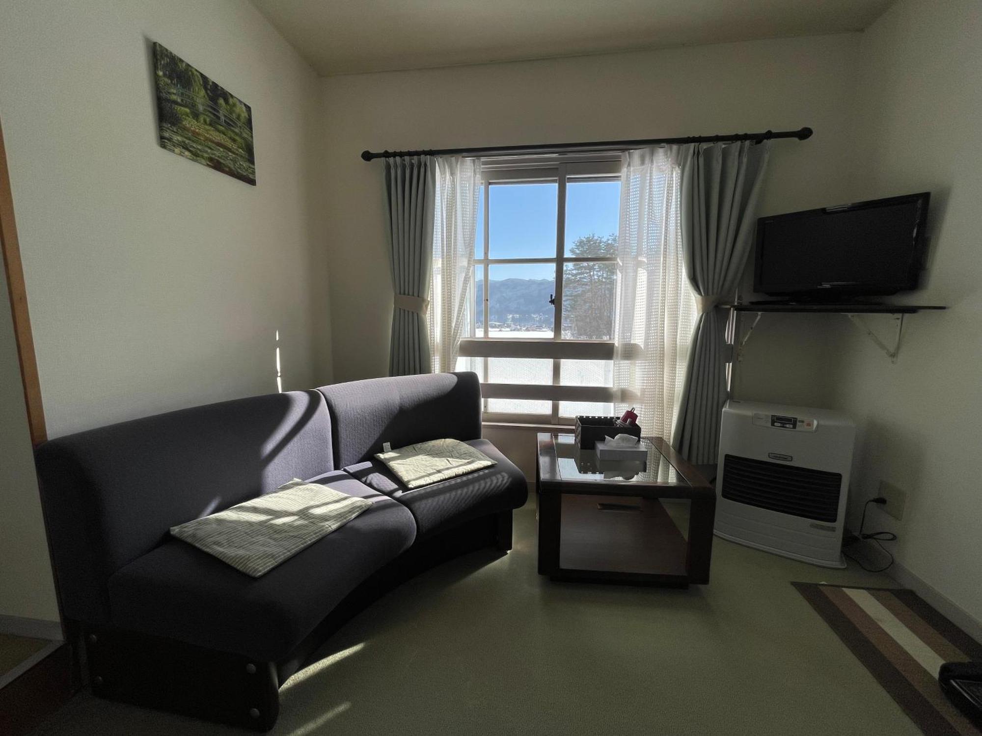 Bed and Breakfast Hakuba Snow Fox Экстерьер фото